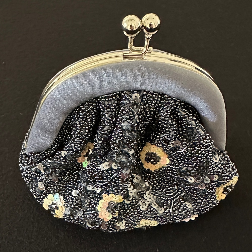 Glamorous Sequin Minaudiere Beautiful Detail Top Clasp Special Occasion